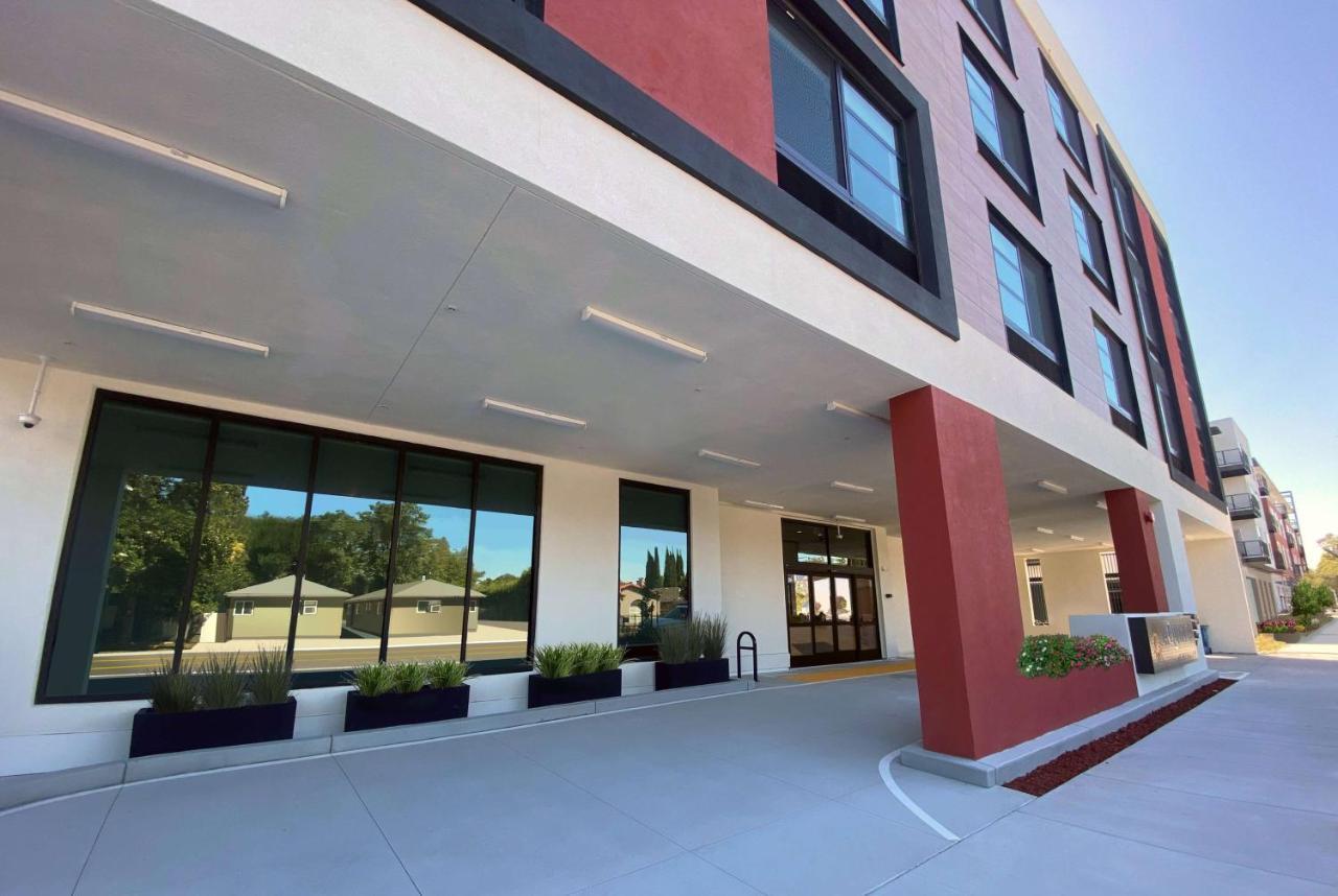 La Quinta Inn & Suites By Wyndham San Jose Airport-Downtown Extérieur photo