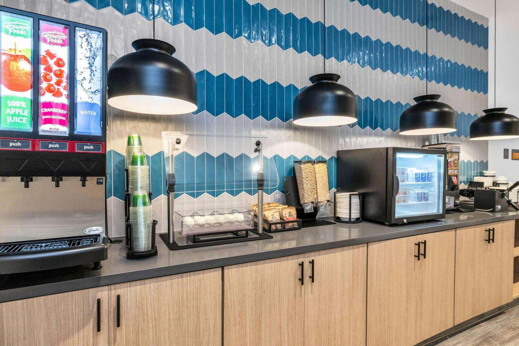 La Quinta Inn & Suites By Wyndham San Jose Airport-Downtown Extérieur photo